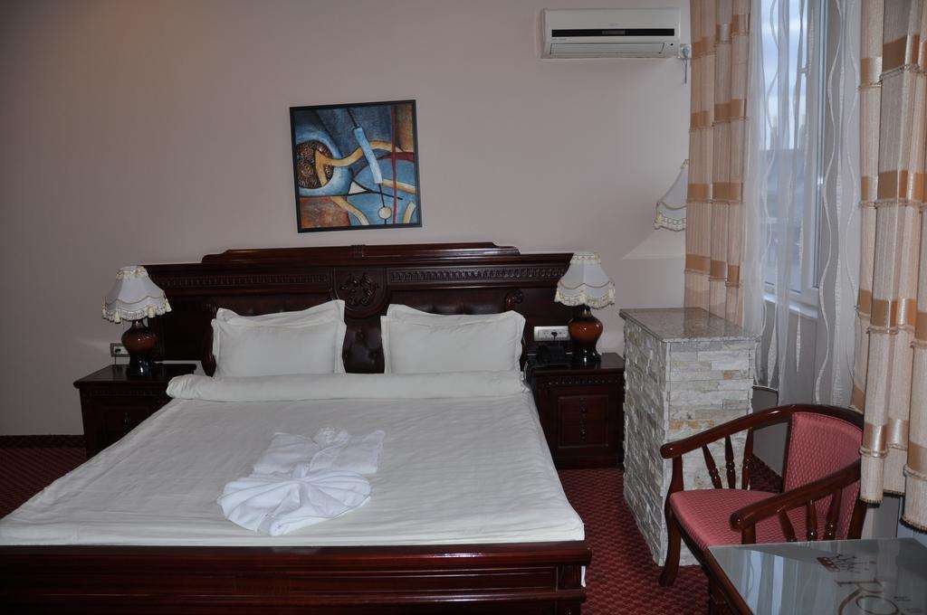 Hotel Royal Prishtinë Bilik gambar